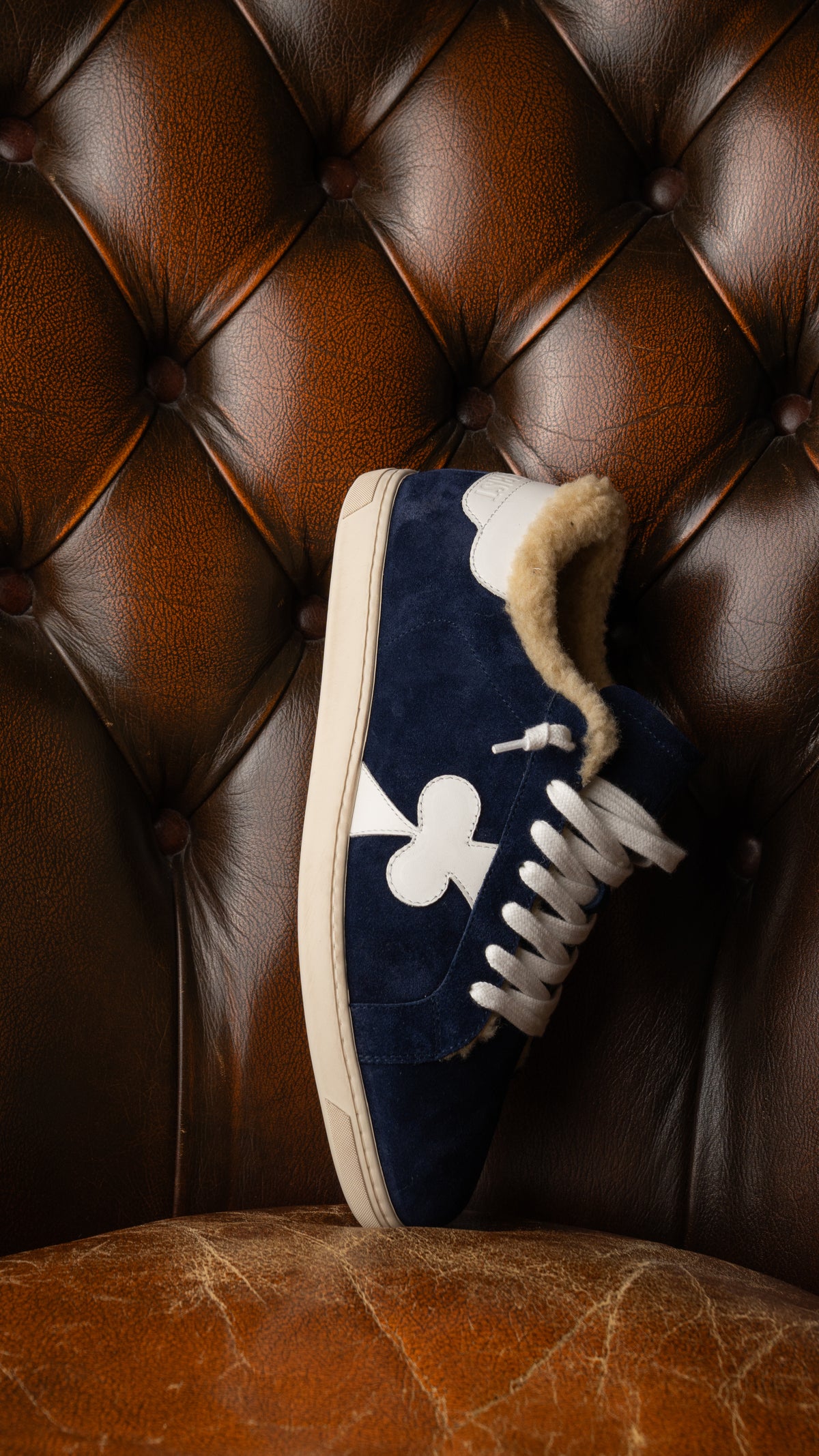 Geneva Wool Dark Blue on a chesterfield chair