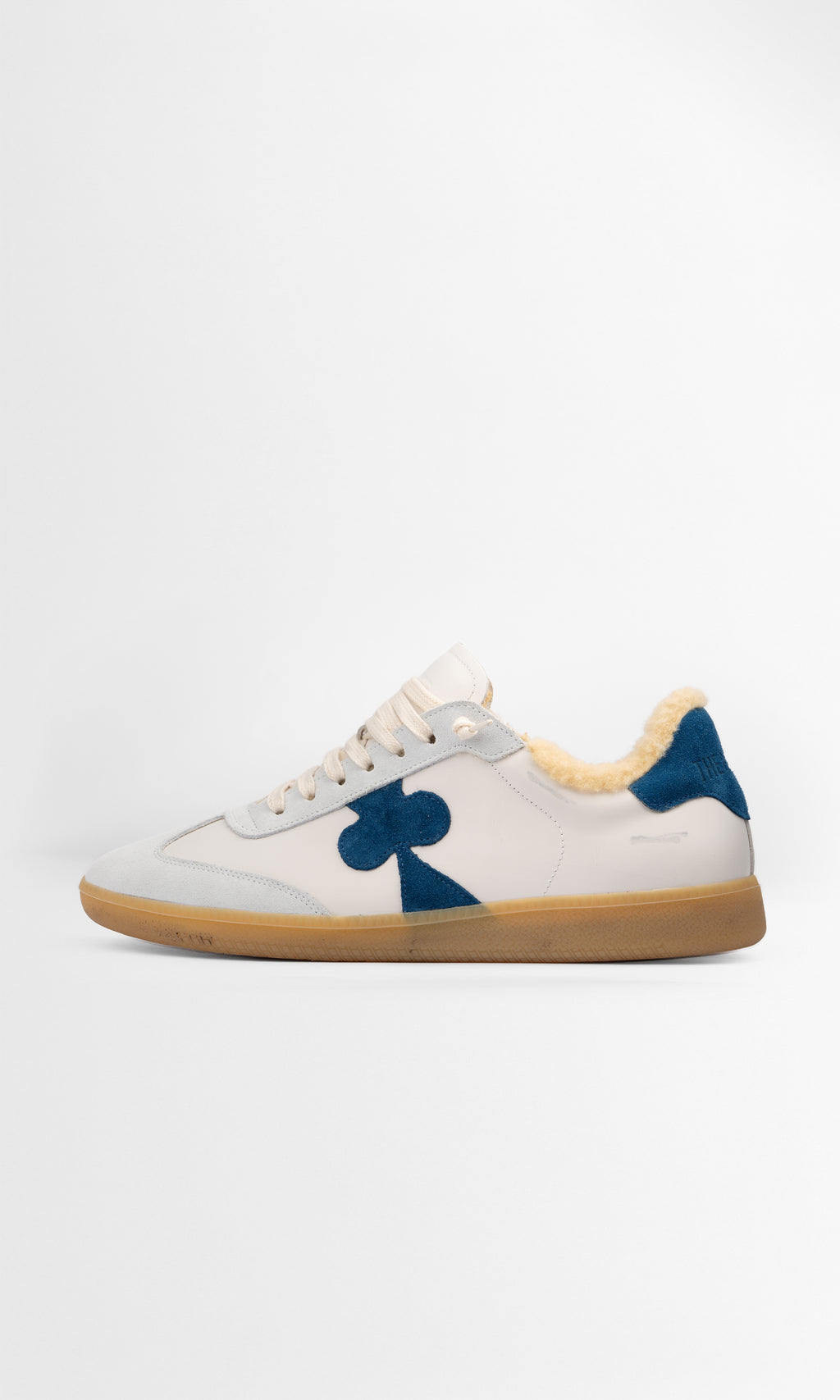Berlin Wool Blue Clover outside